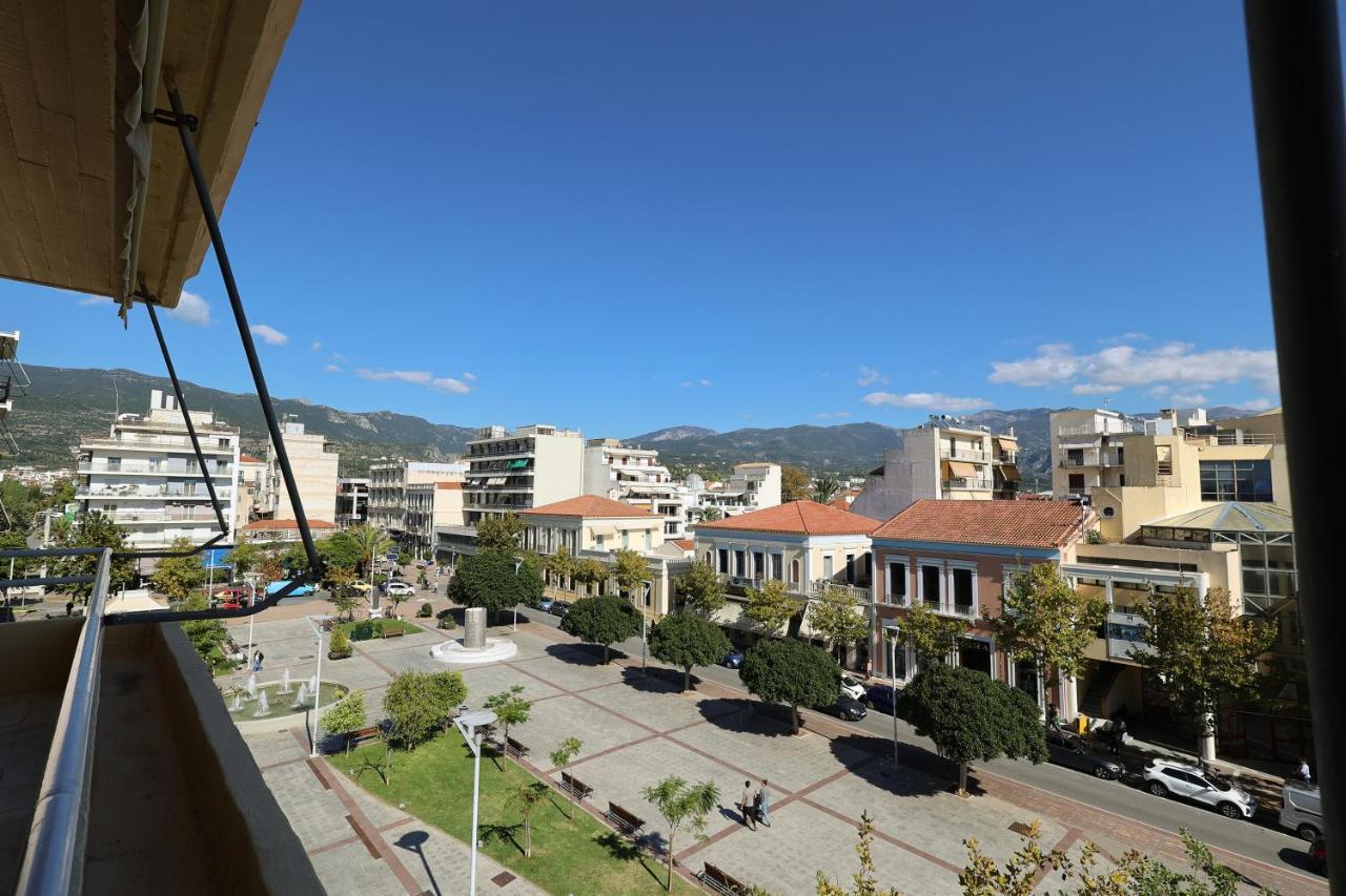 Spacious View Of Central Square Каламата Екстер'єр фото