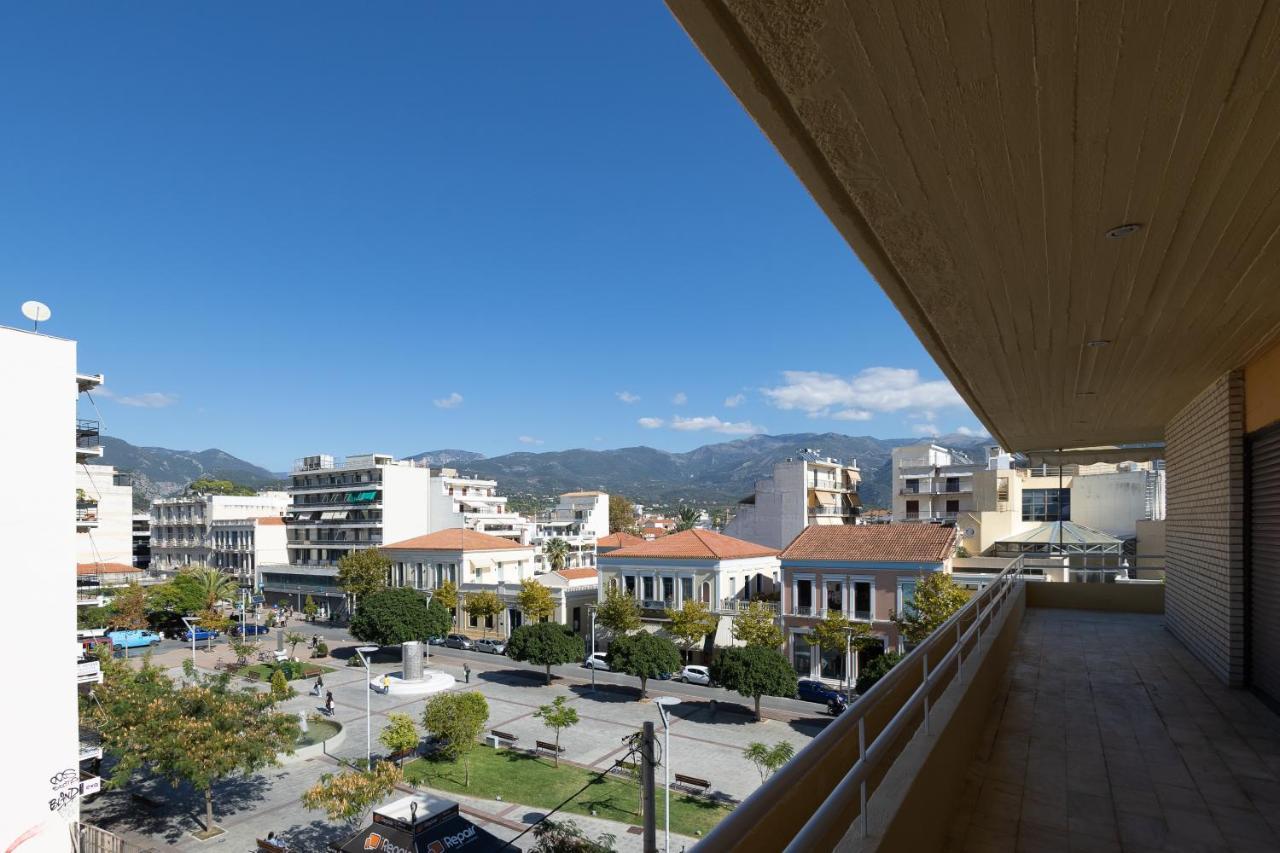 Spacious View Of Central Square Каламата Екстер'єр фото