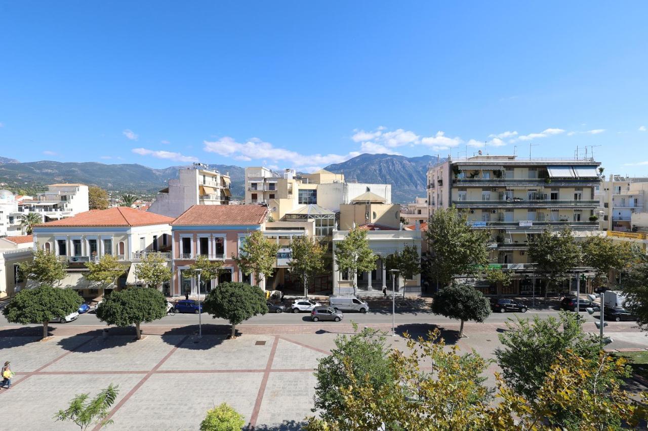 Spacious View Of Central Square Каламата Екстер'єр фото